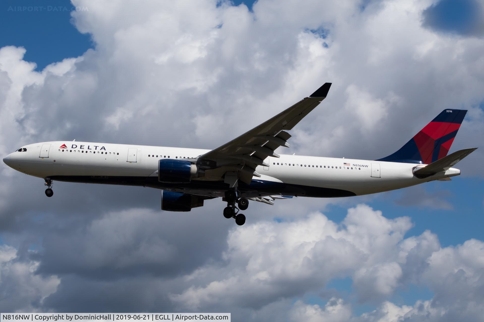 N816NW, 2007 Airbus A330-323X C/N 0827, Landing RWY 27L