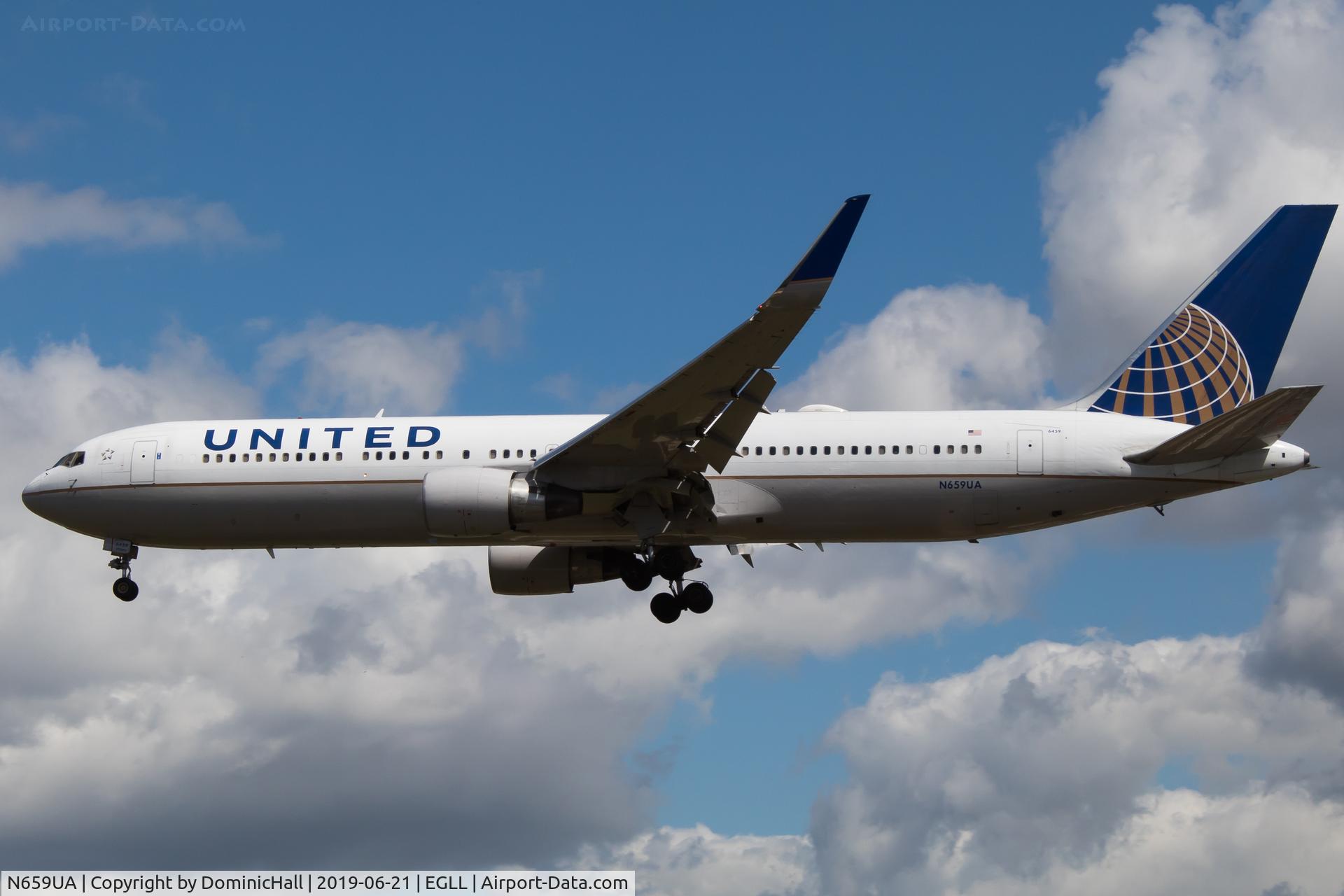 N659UA, 1993 Boeing 767-322 C/N 27114, Landing RWY 27L