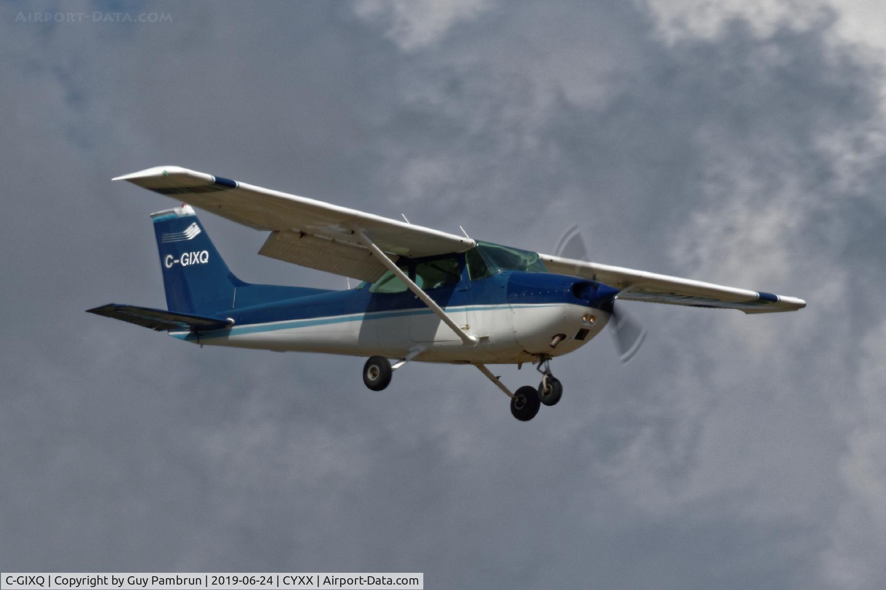C-GIXQ, 1976 Cessna 172M C/N 17267286, Landing
