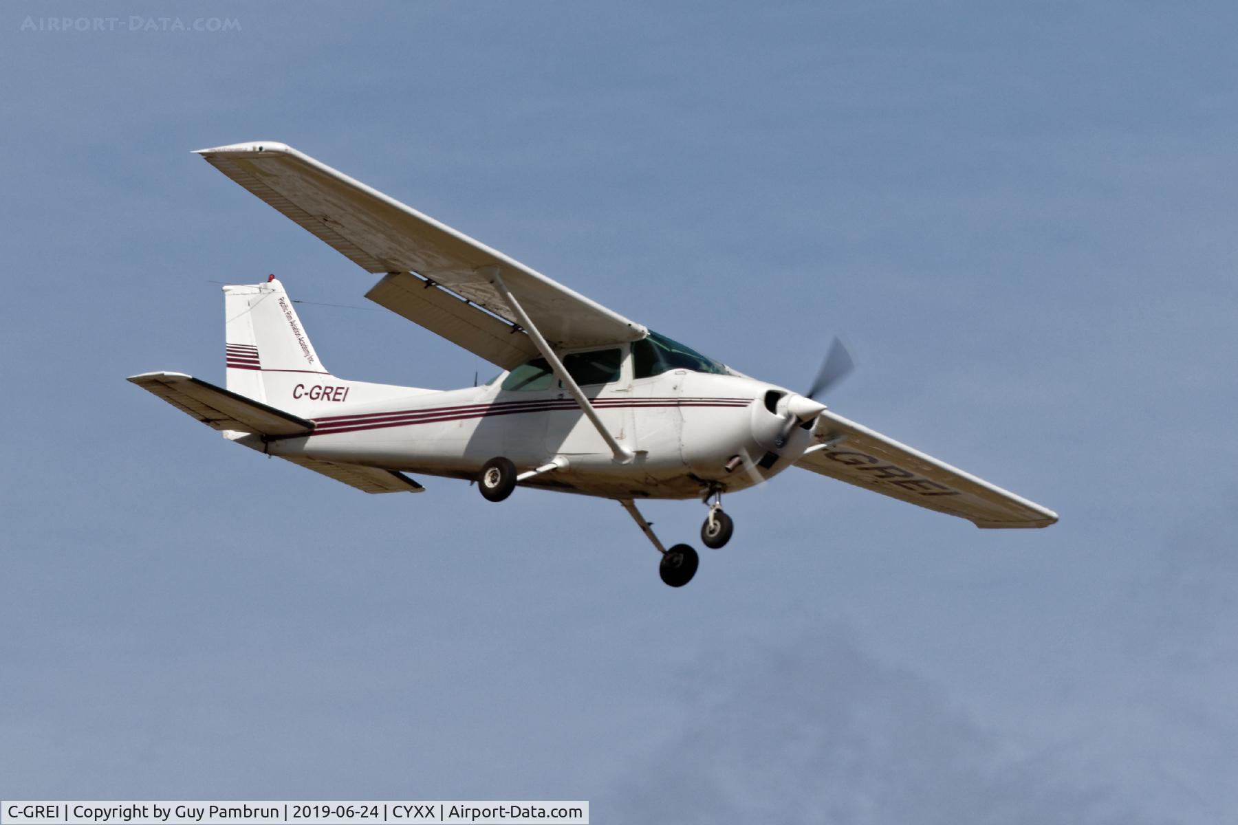 C-GREI, 1976 Cessna 172M C/N 17265859, Landing