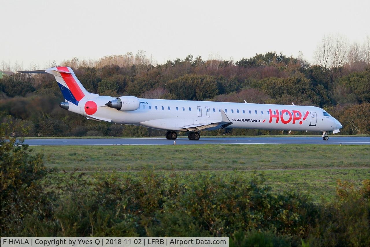 F-HMLA, 2010 Bombardier CRJ-1000EL NG (CL-600-2E25) C/N 19004, Bombardier CRJ-1000EL NG, Taxiing rwy 25L, Brest-Bretagne Airport (LFRB-BES)