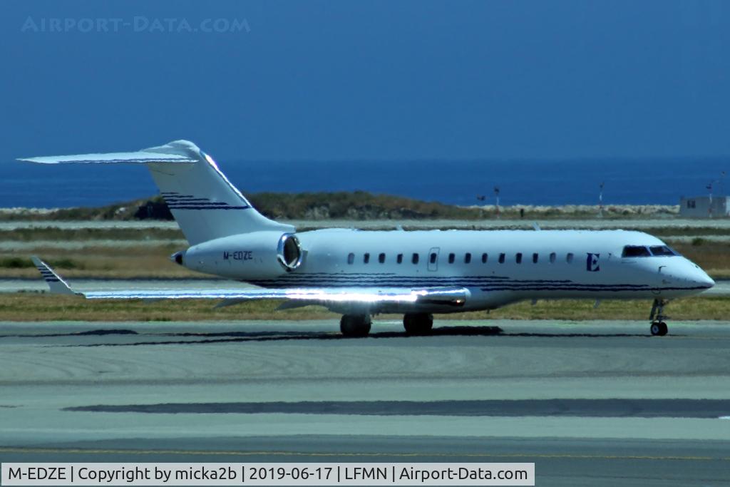 M-EDZE, 2001 Bombardier BD-700-1A10 Global Express C/N 9097, Taxiing