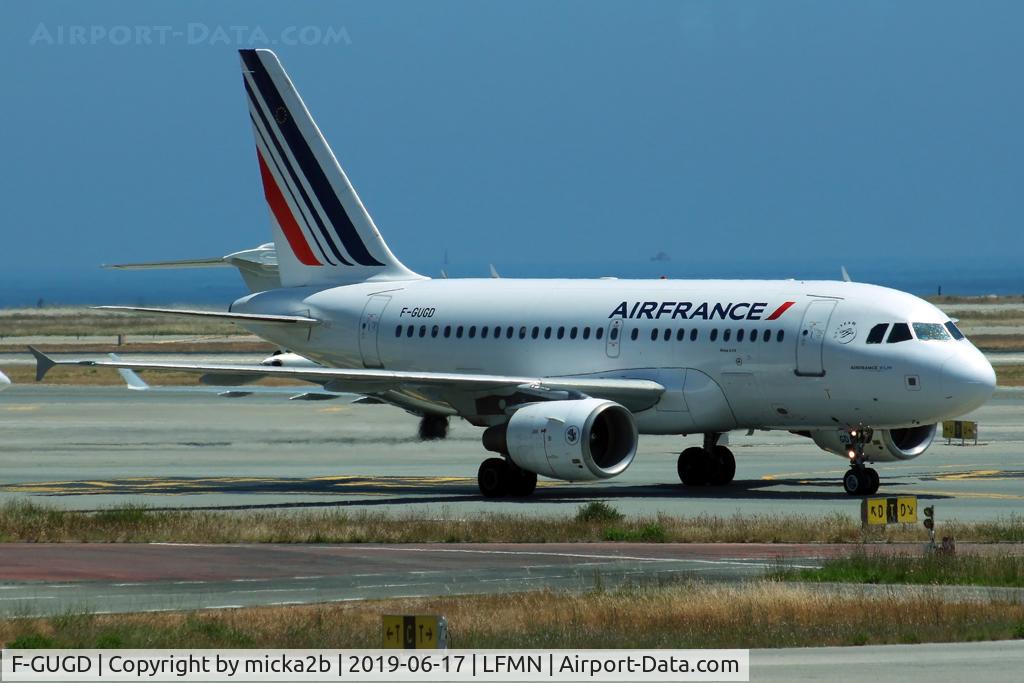 F-GUGD, 2003 Airbus A318-111 C/N 2081, Taxiing. Scrapped in december 2021.
