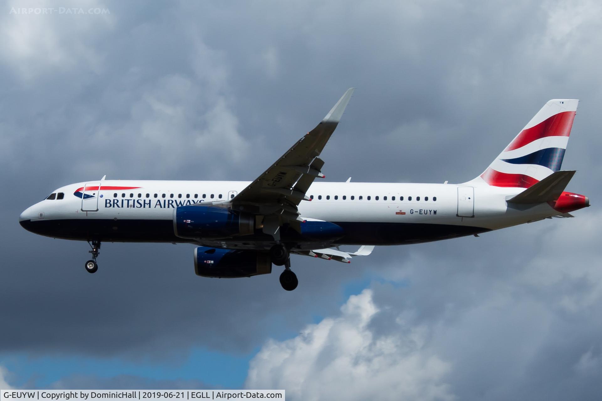 G-EUYW, 2014 Airbus A320-232 C/N 6129, Landing RWY 27L