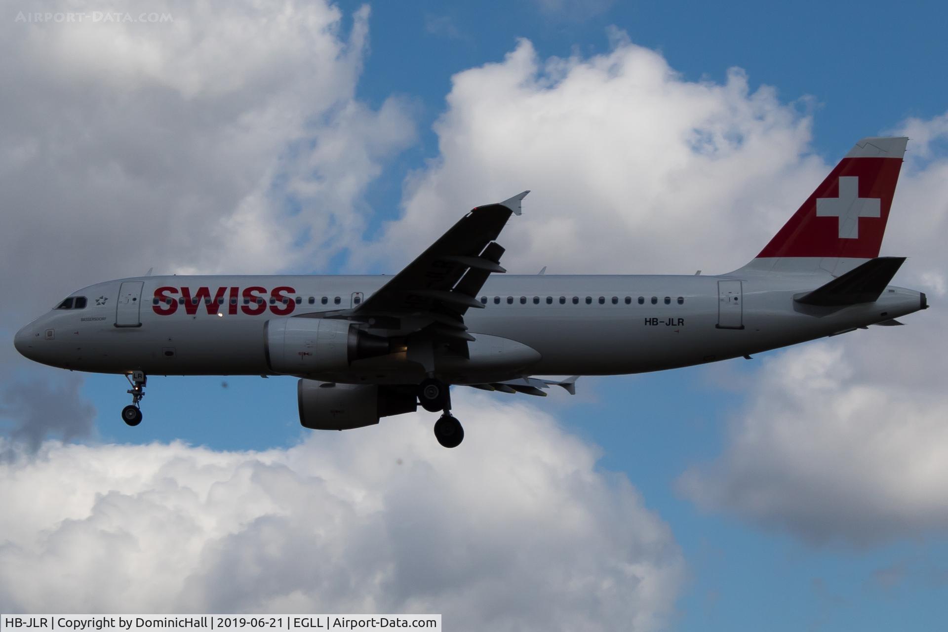 HB-JLR, 2012 Airbus A320-214 C/N 5037, Landing RWY 27L
