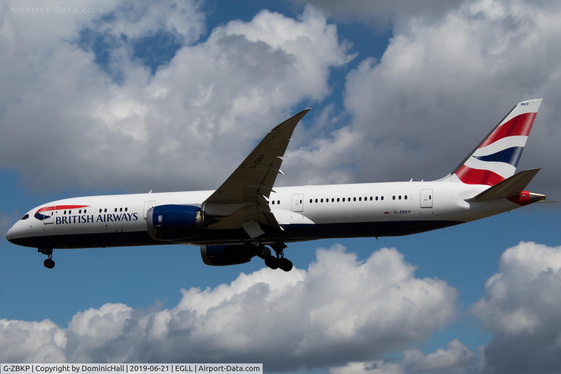 G-ZBKP, 2016 Boeing 787-9 Dreamliner C/N 38632, Landing RWY 27L
