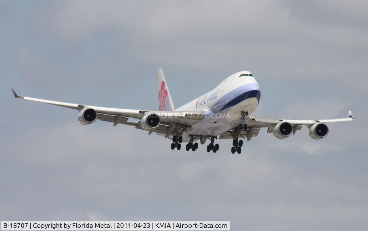 B-18707, 2001 Boeing 747-409F/SCD C/N 30764, MIA spotting