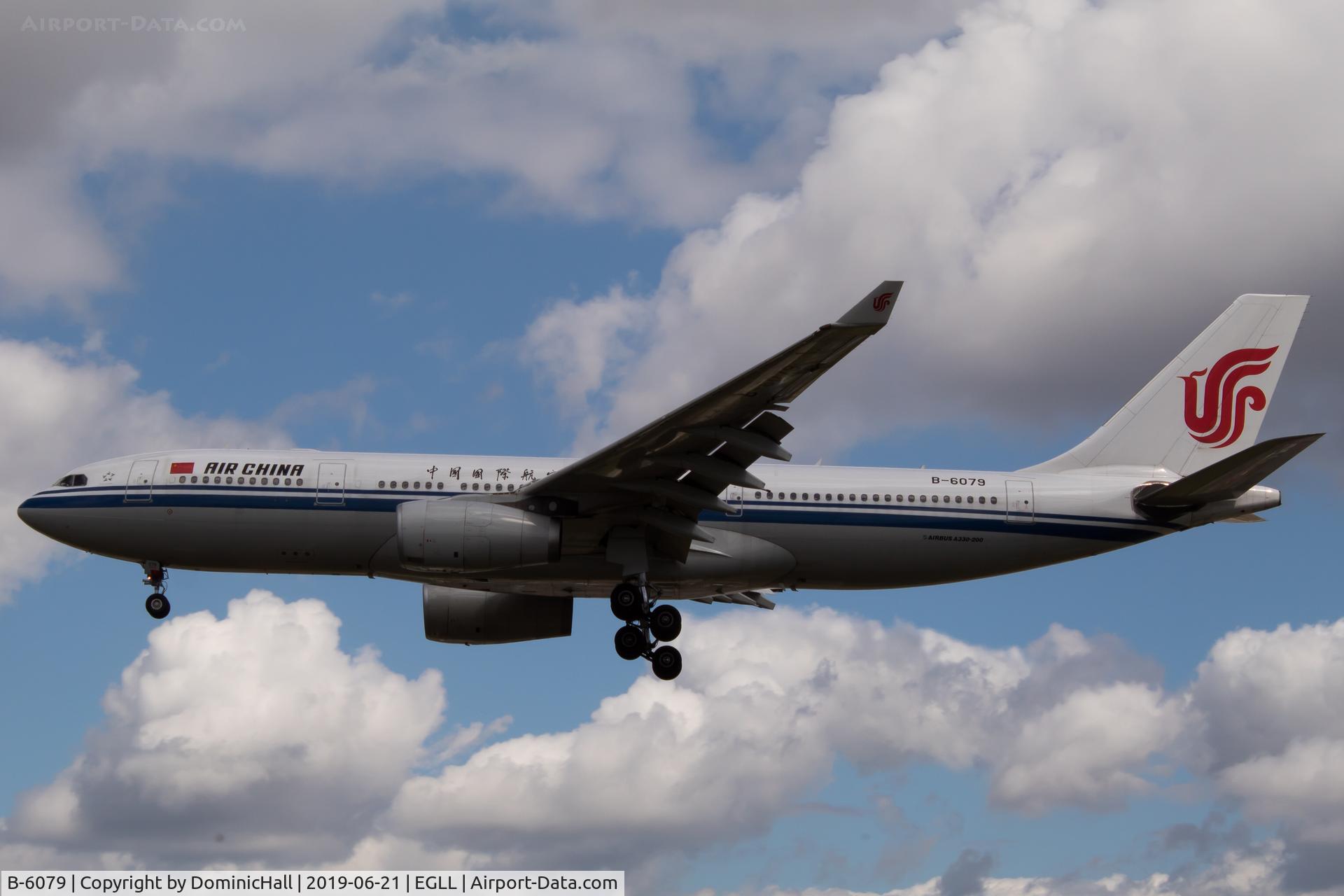 B-6079, 2006 Airbus A330-243 C/N 810, Landing RWY 27L