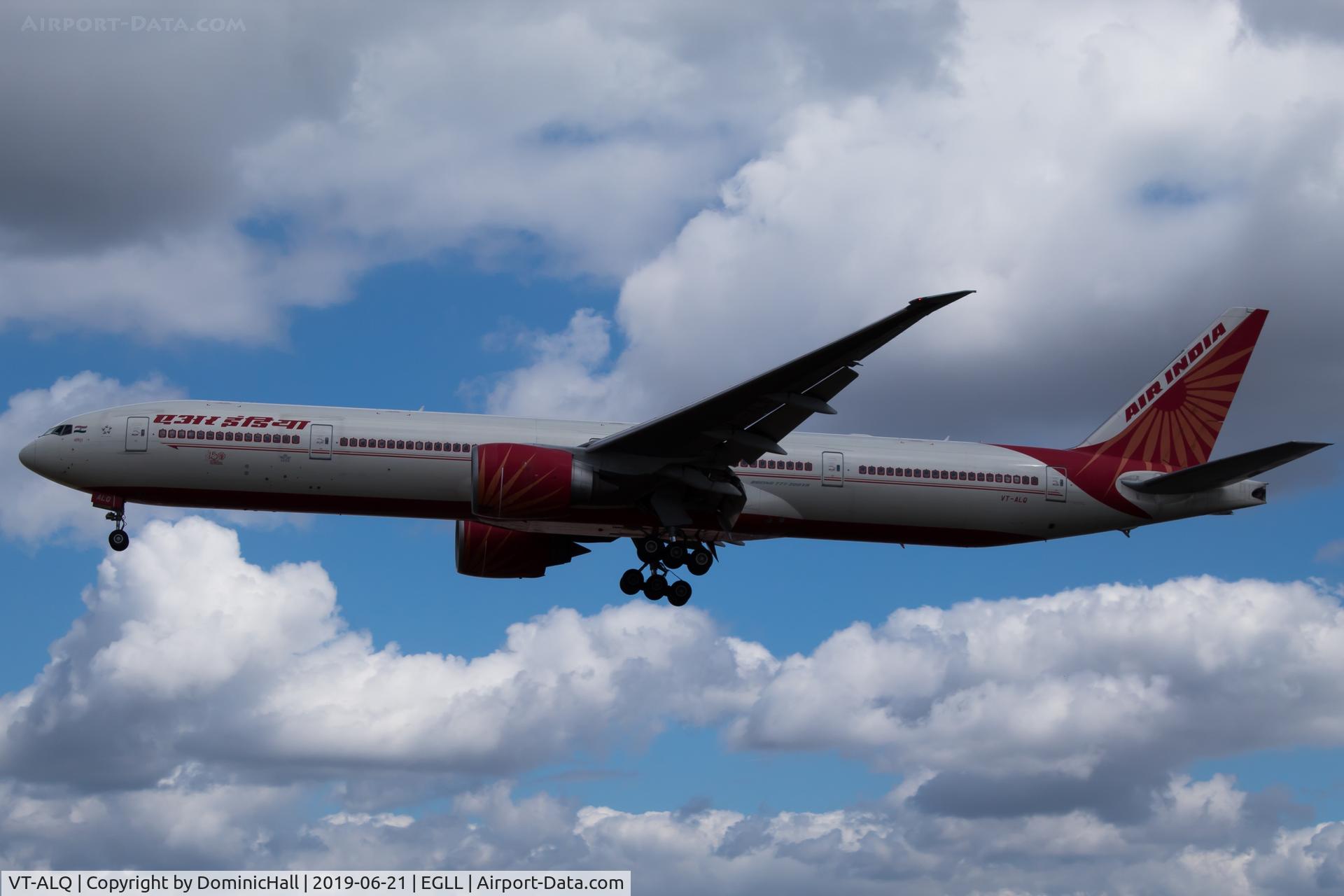 VT-ALQ, 2009 Boeing 777-337/ER C/N 36315, Landing RWY 27L