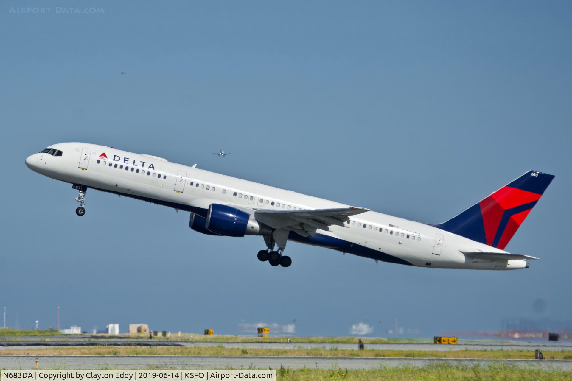 N683DA, 1993 Boeing 757-232 C/N 27103, Departing runway 01 SFO 2019.