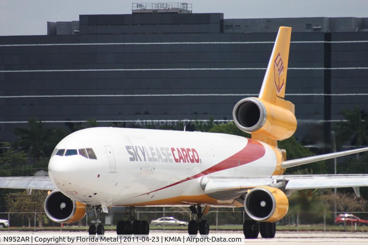 N952AR, 1992 McDonnell Douglas MD-11F C/N 48497, MIA spotting