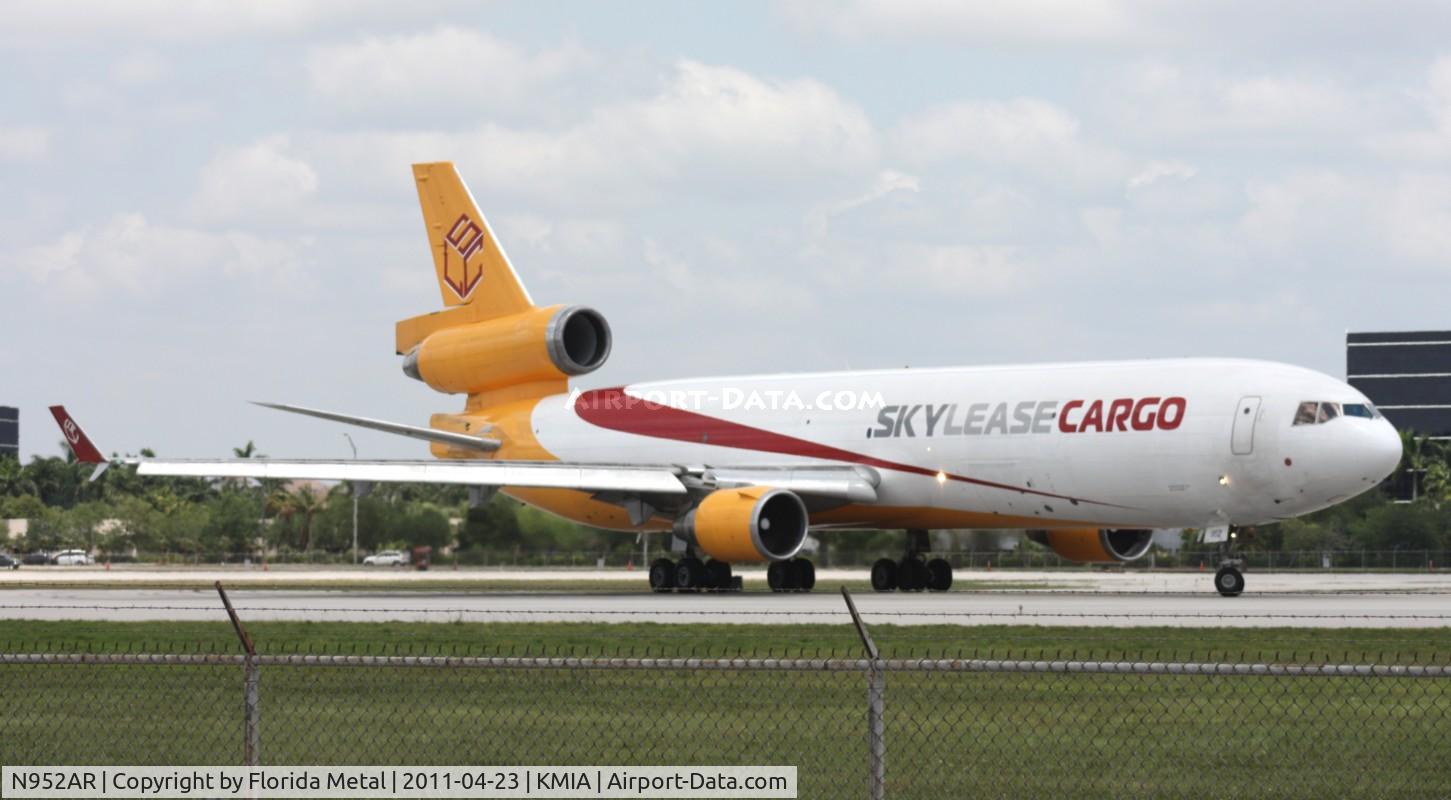 N952AR, 1992 McDonnell Douglas MD-11F C/N 48497, MIA spotting