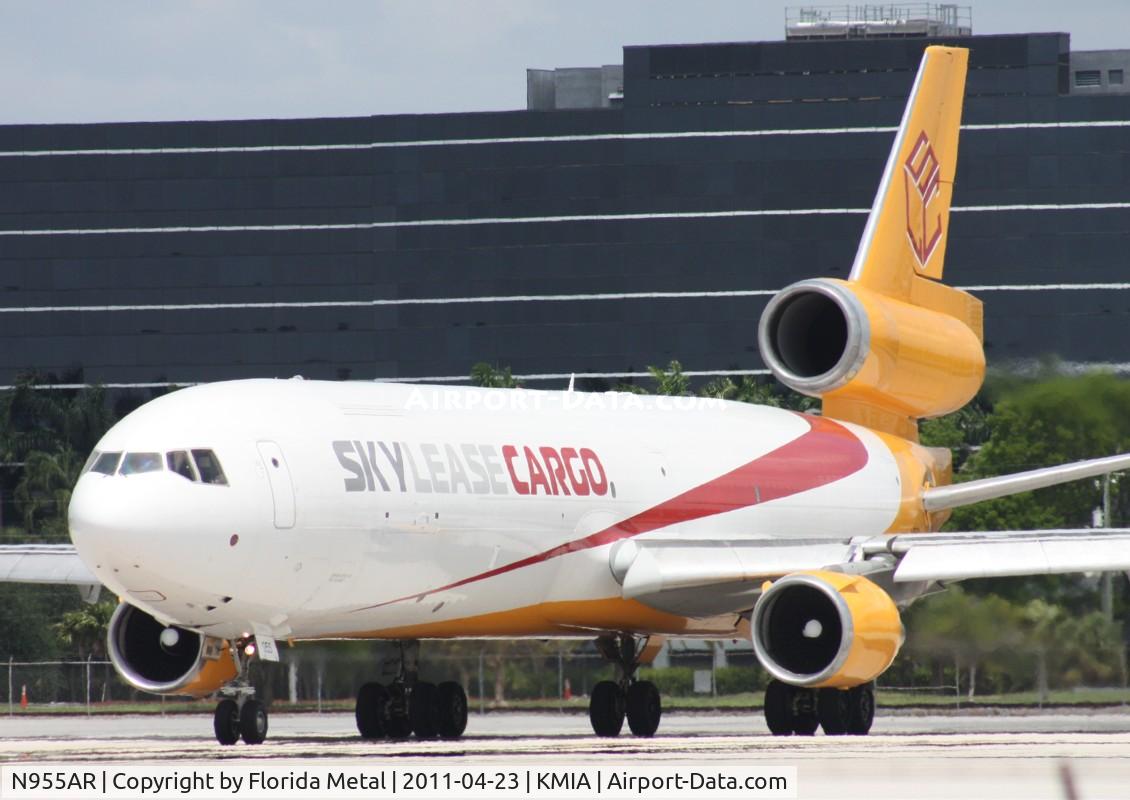 N955AR, 1992 McDonnell Douglas MD-11F C/N 48496, MIA spotting