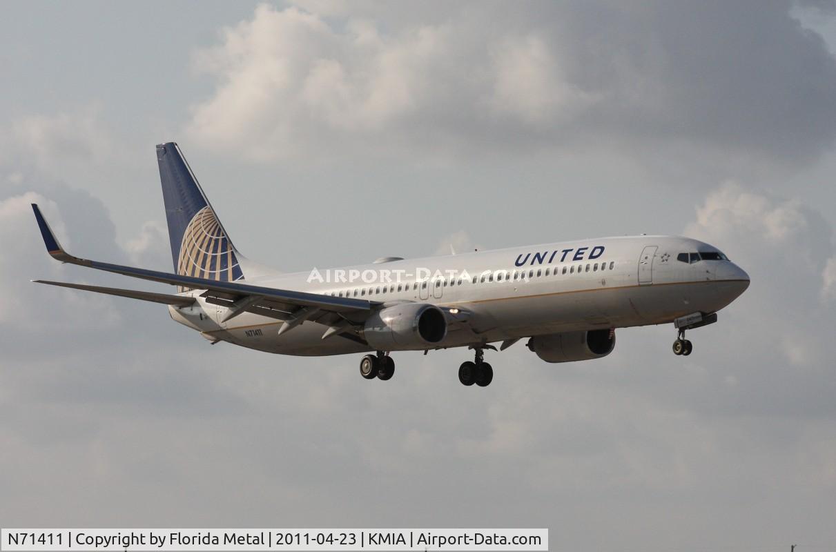 N71411, 2002 Boeing 737-924 C/N 30128, MIA spotting