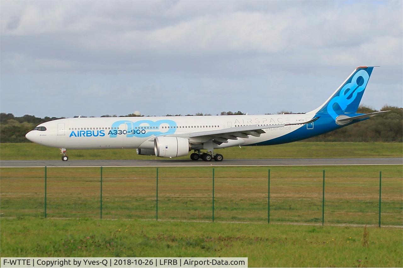 F-WTTE, 2017 Airbus A330-941N C/N 1812, Airbus A330-941 neo, Taxiing rwy 25L, Brest-Bretagne airport (LFRB-BES)