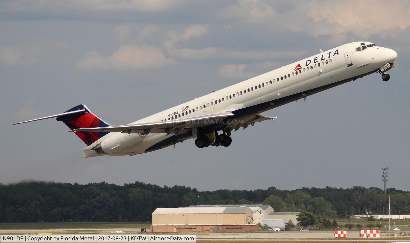 N901DE, 1992 McDonnell Douglas MD-88 C/N 53378, DTW spotting