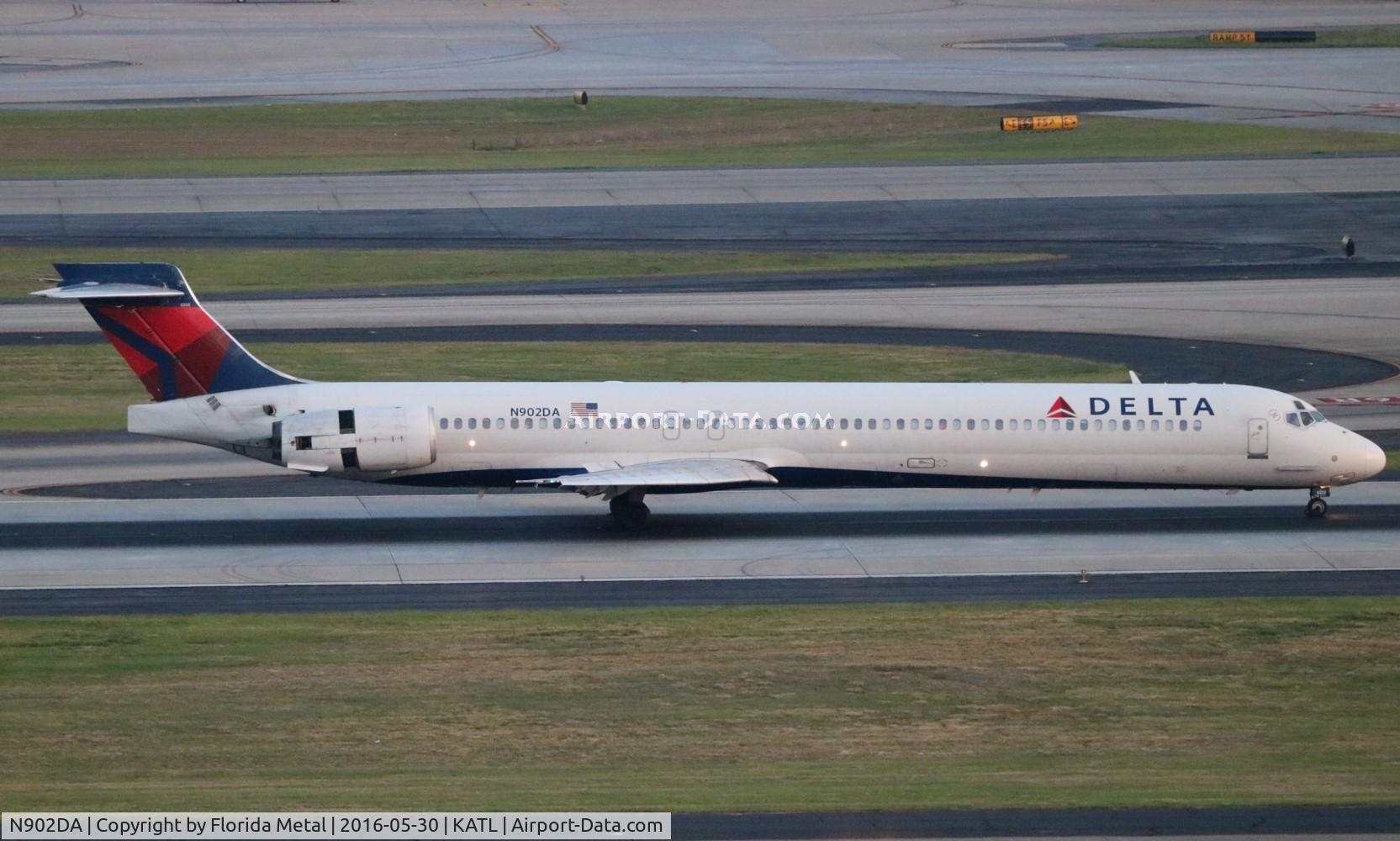 N902DA, 1994 McDonnell Douglas MD-90-30 C/N 53382, ATL spotting