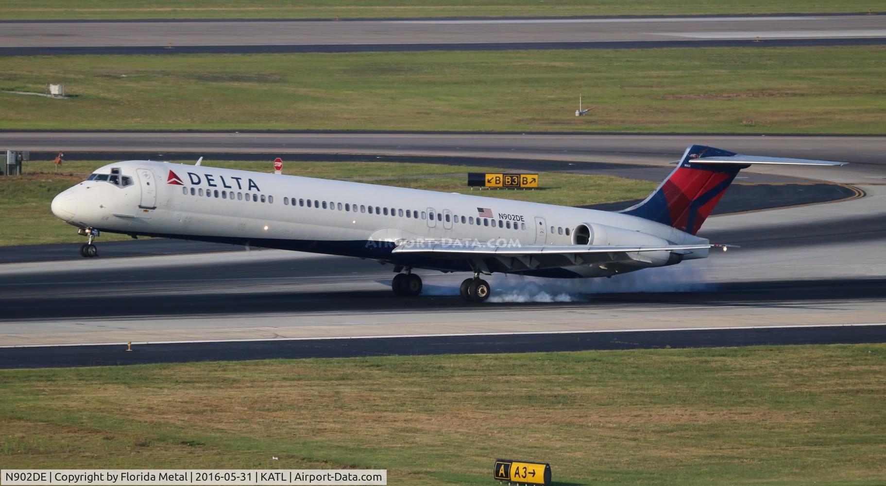 N902DE, 1992 McDonnell Douglas MD-88 C/N 53379, ATL spotting