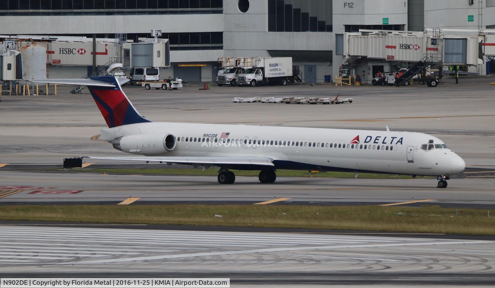 N902DE, 1992 McDonnell Douglas MD-88 C/N 53379, MIA spotting