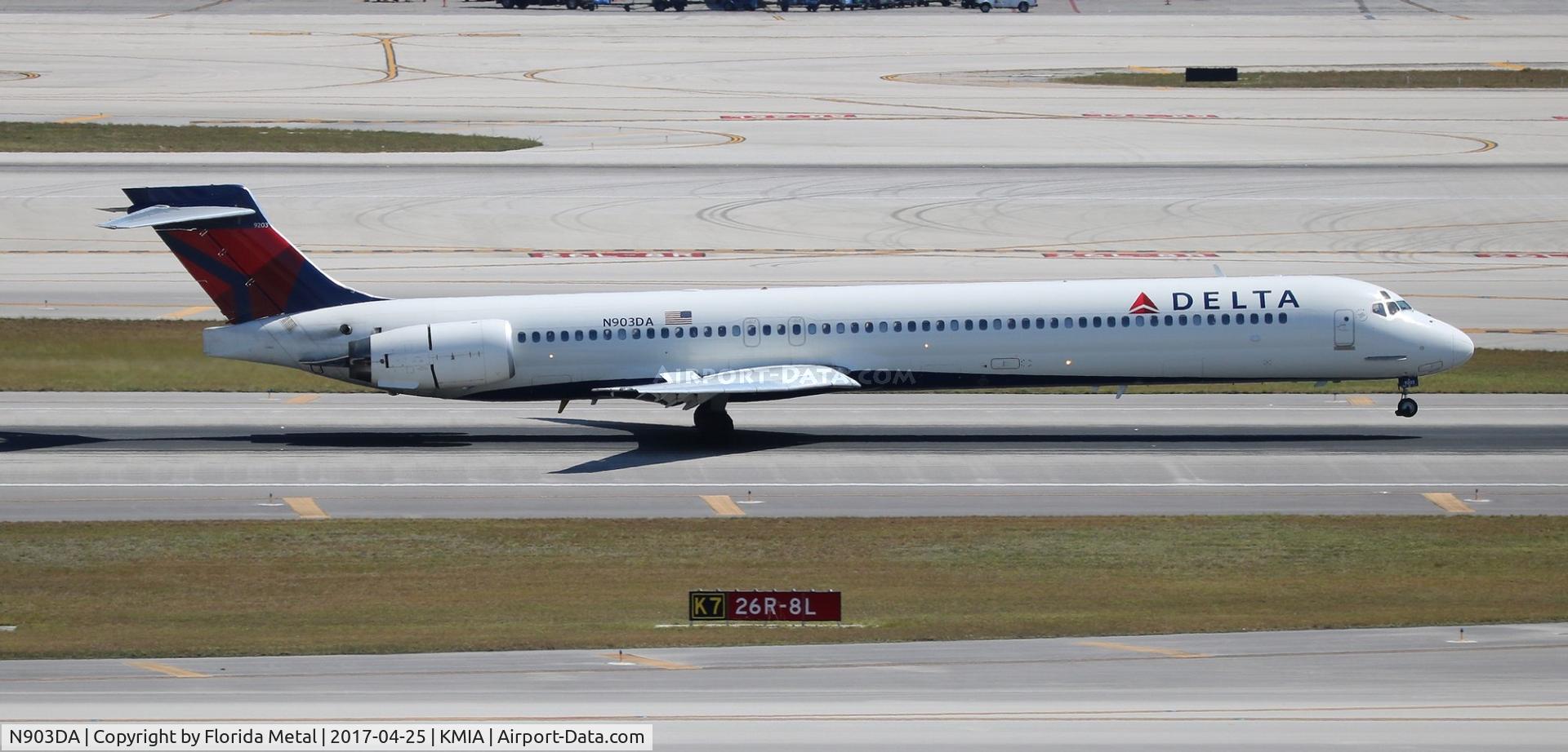 N903DA, 1995 McDonnell Douglas MD-90-30 C/N 53383, MIA spotting