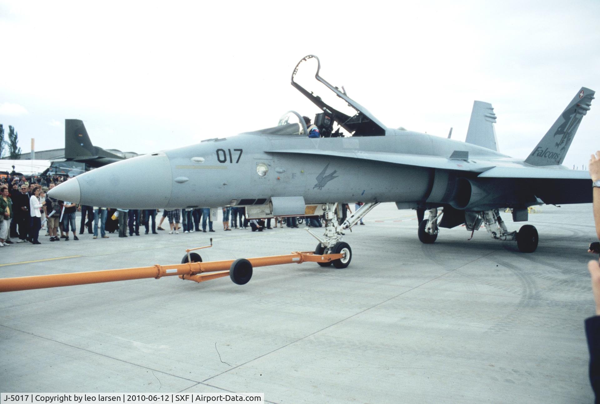 J-5017, McDonnell Douglas F/A-18C Hornet C/N 1365/SFC017, Berlin Air Show 12.6.2010