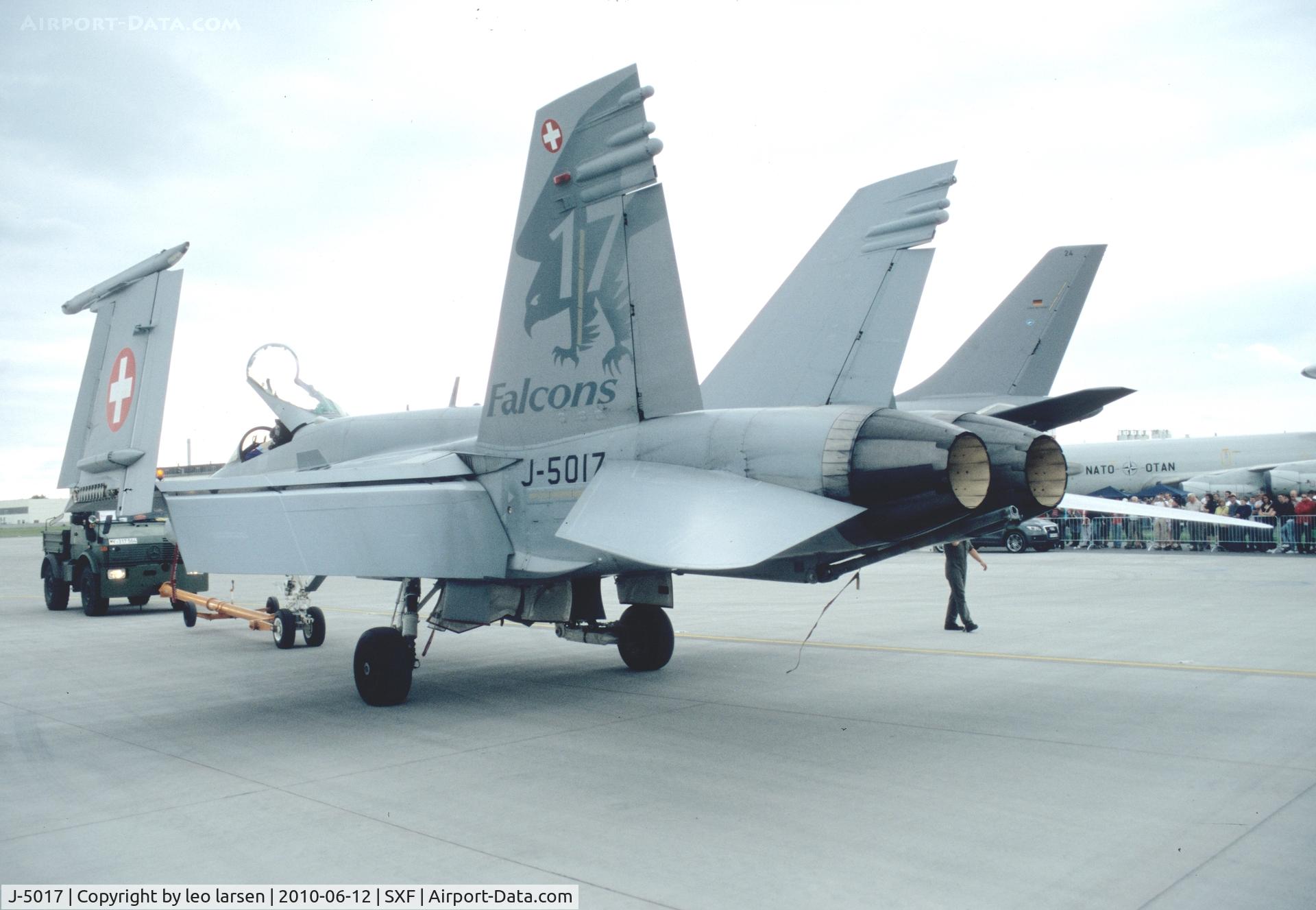 J-5017, McDonnell Douglas F/A-18C Hornet C/N 1365/SFC017, Berlin Air Show 12.6.2010