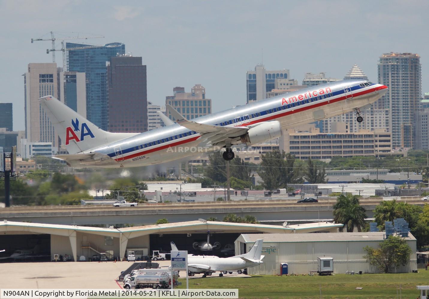 N904AN, 1999 Boeing 737-823 C/N 29506, FLL spotting
