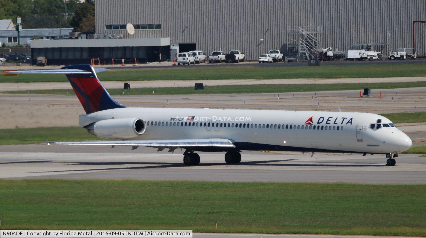N904DE, 1992 McDonnell Douglas MD-88 C/N 53409, DTW spotting