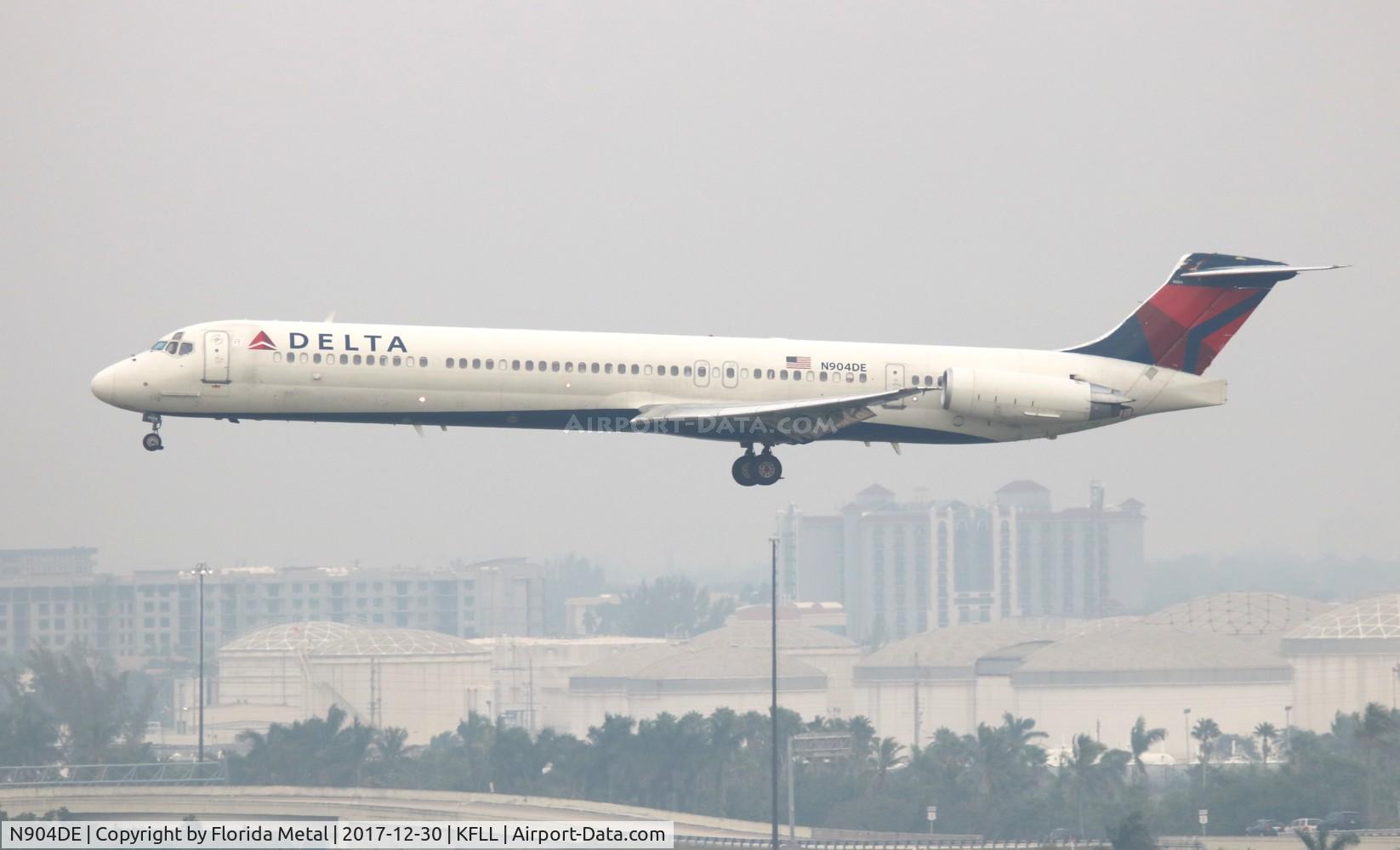 N904DE, 1992 McDonnell Douglas MD-88 C/N 53409, FLL spotting