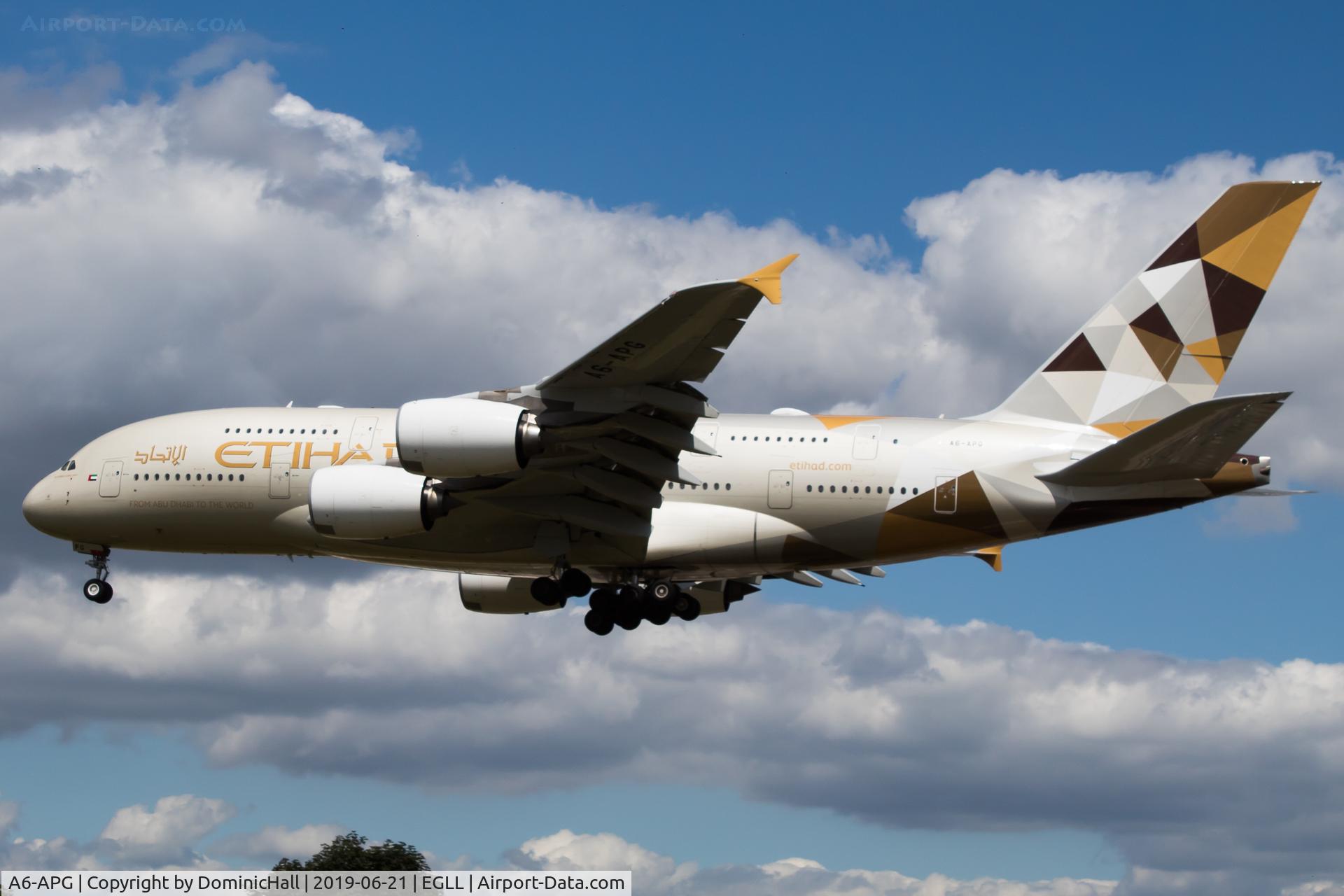 A6-APG, 2015 Airbus A380-861 C/N 198, Landing RWY 27L