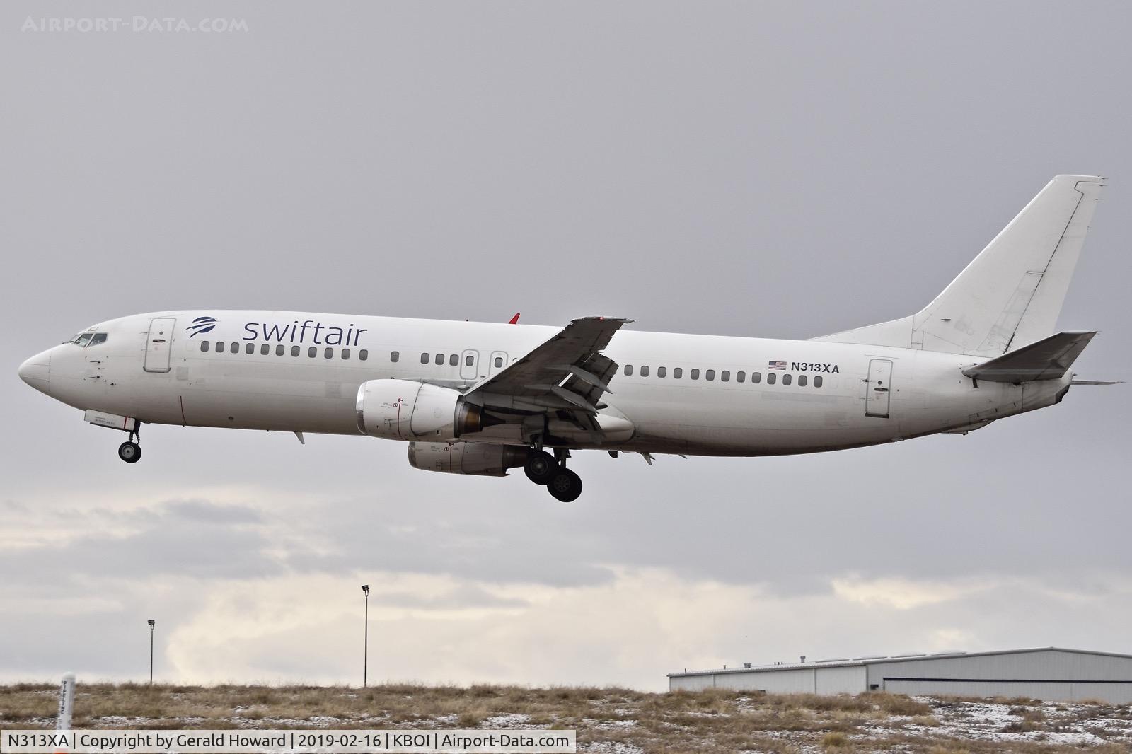 N313XA, 1991 Boeing 737-484 C/N 25313, Landing RWY 10R.