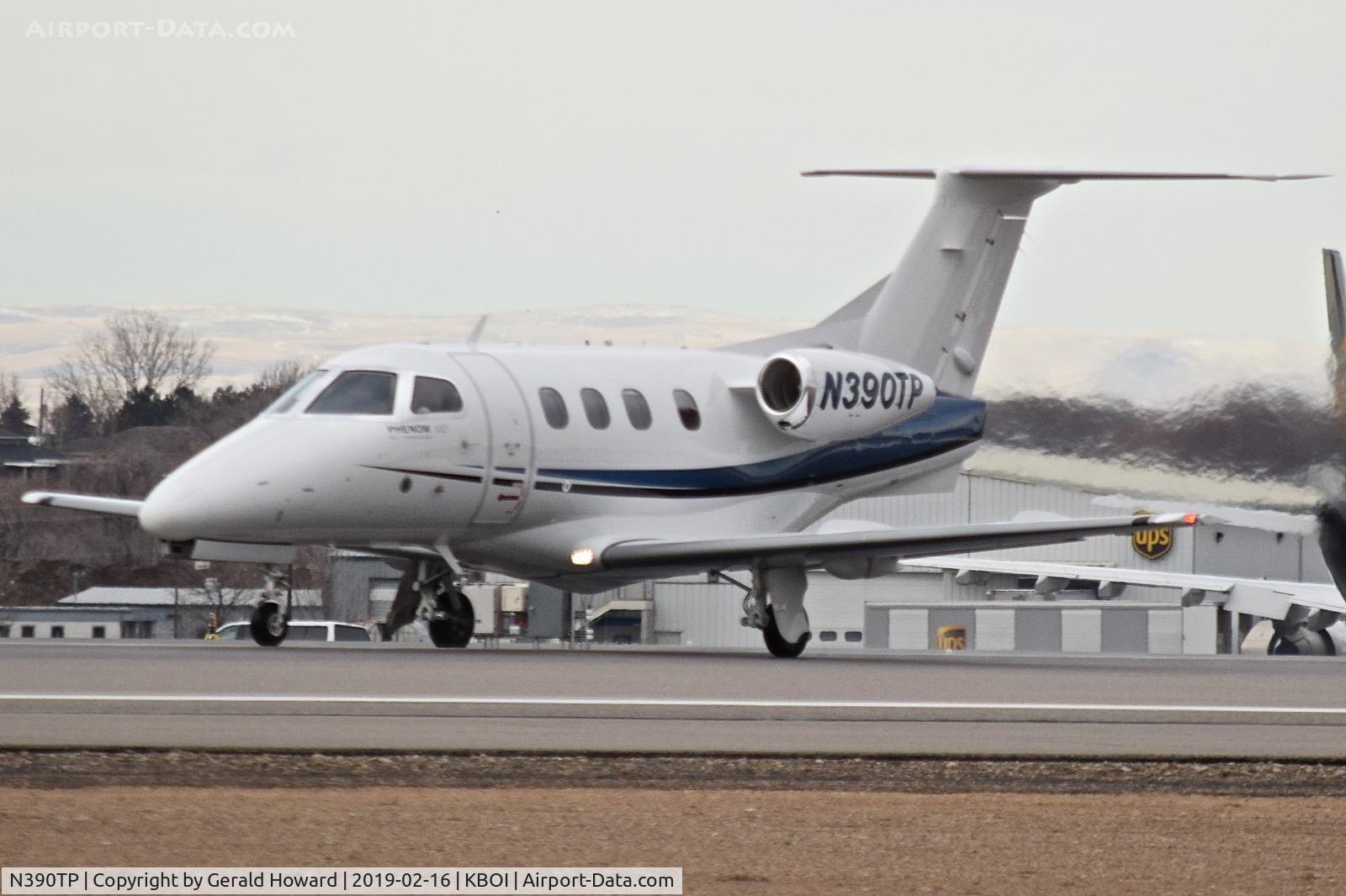 N390TP, 2009 Embraer EMB-500 Phenom 100 C/N 50000024, Taco off on RWY 10L.