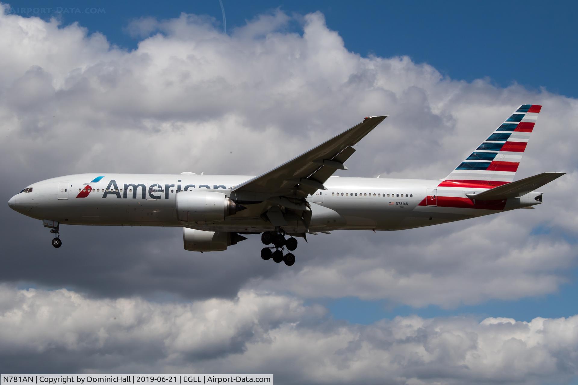 N781AN, 2000 Boeing 777-223 C/N 29586, Landing RWY 27L