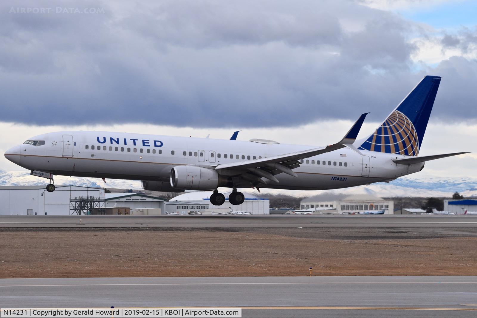 N14231, 1999 Boeing 737-824 C/N 28795, Landing RWY 10L.
