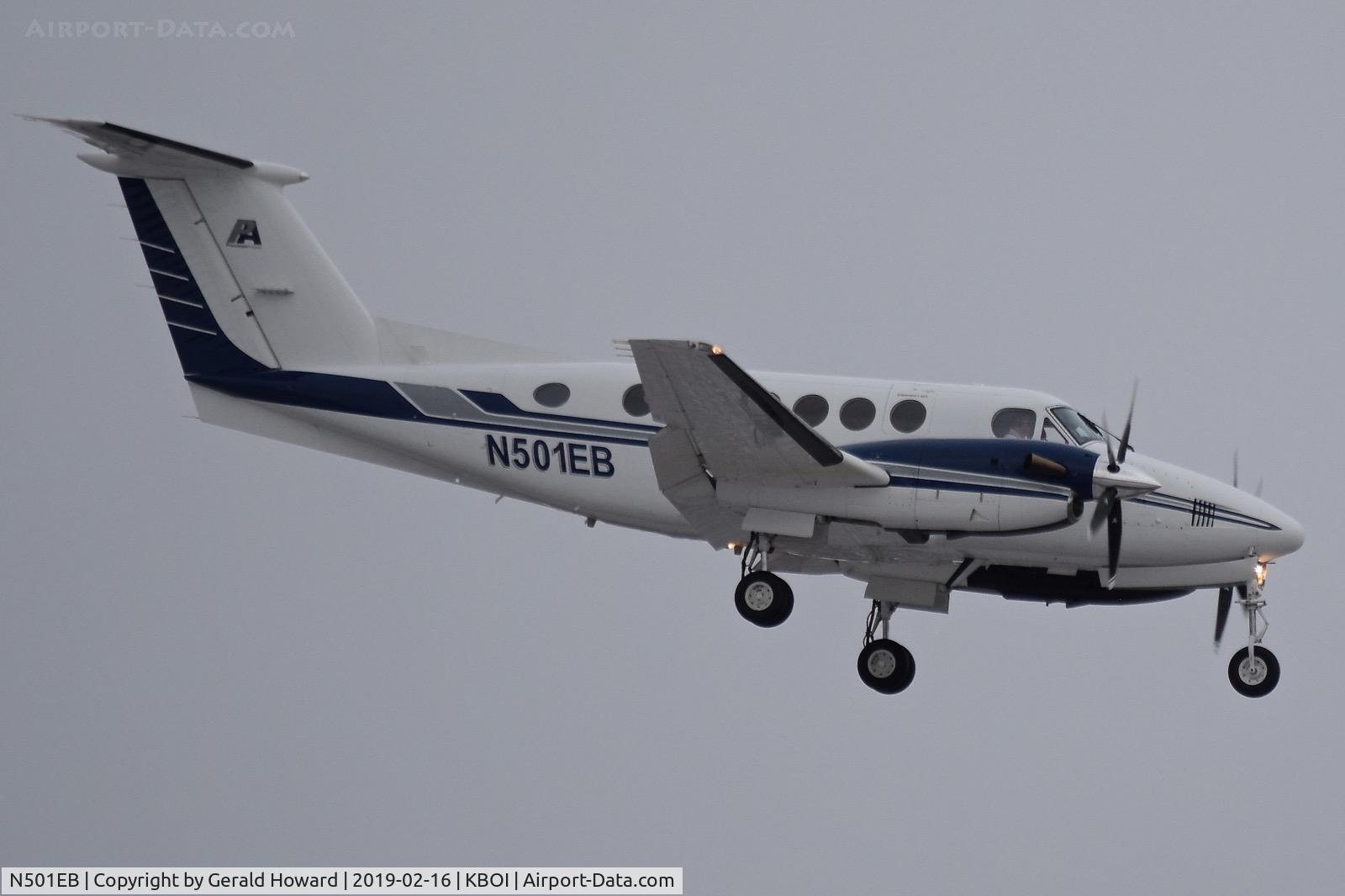 N501EB, 1978 Beech 200 Super King Air C/N BB-422, Landing RWY 10R.