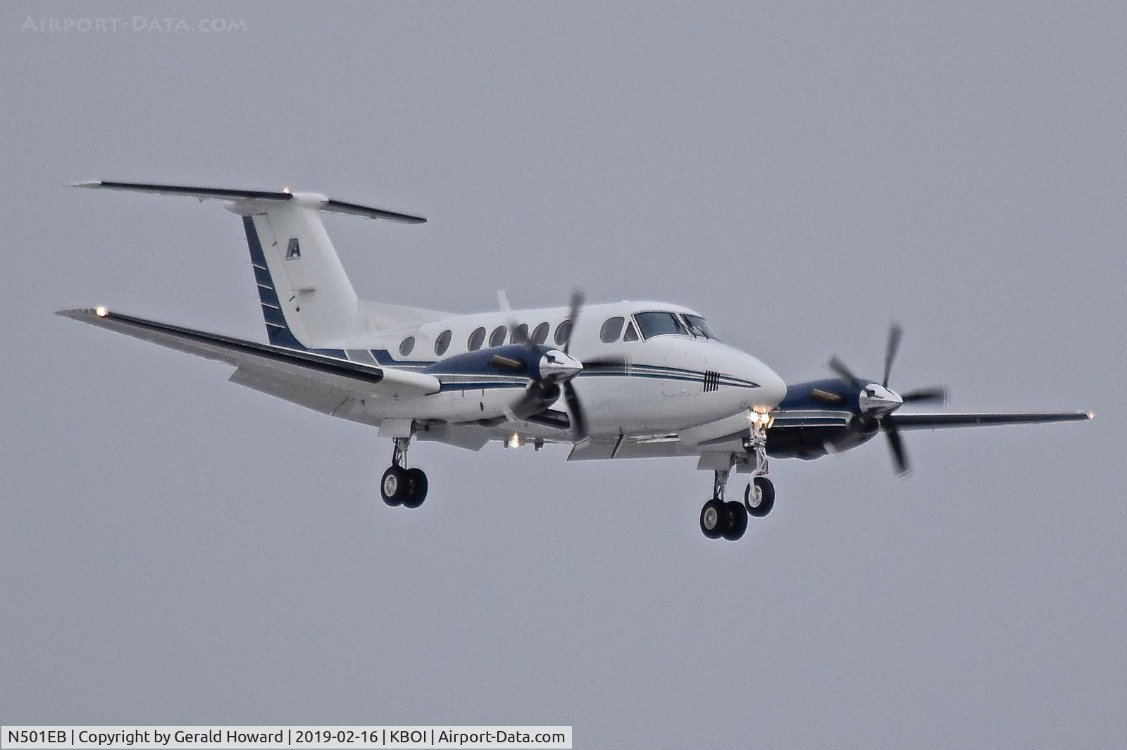 N501EB, 1978 Beech 200 Super King Air C/N BB-422, Landing RWY 10R.
