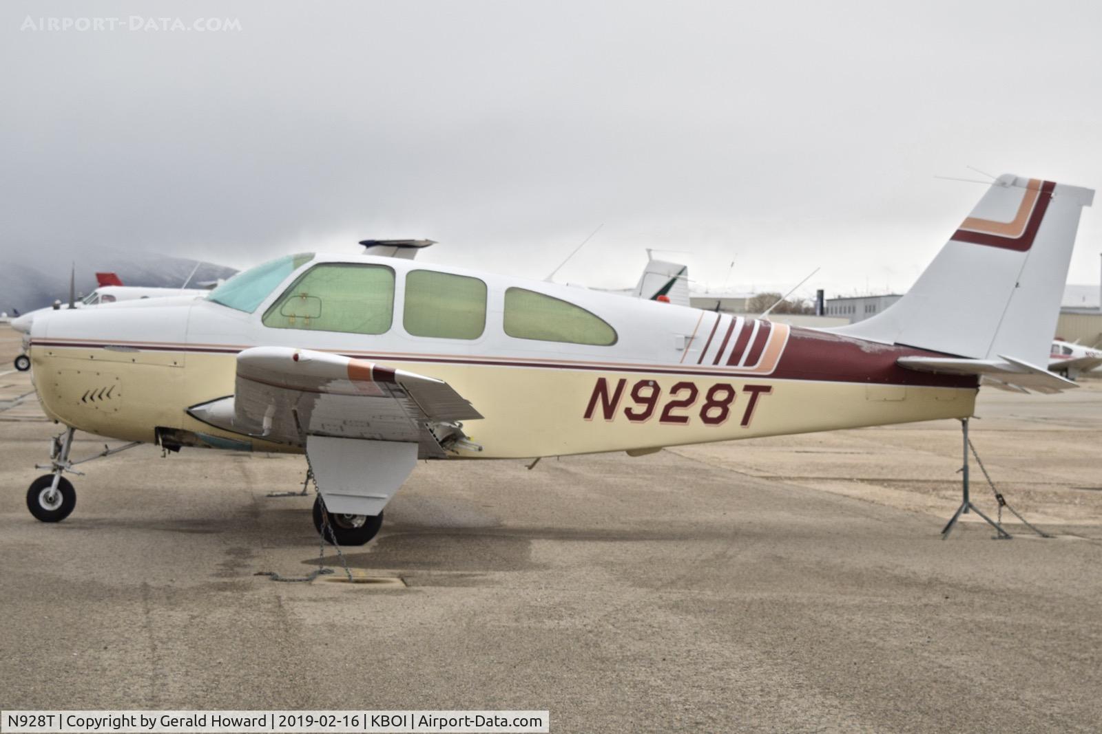 N928T, 1960 Beech 35-33 Debonair C/N CD-142, Parked on the south GA ramp.
