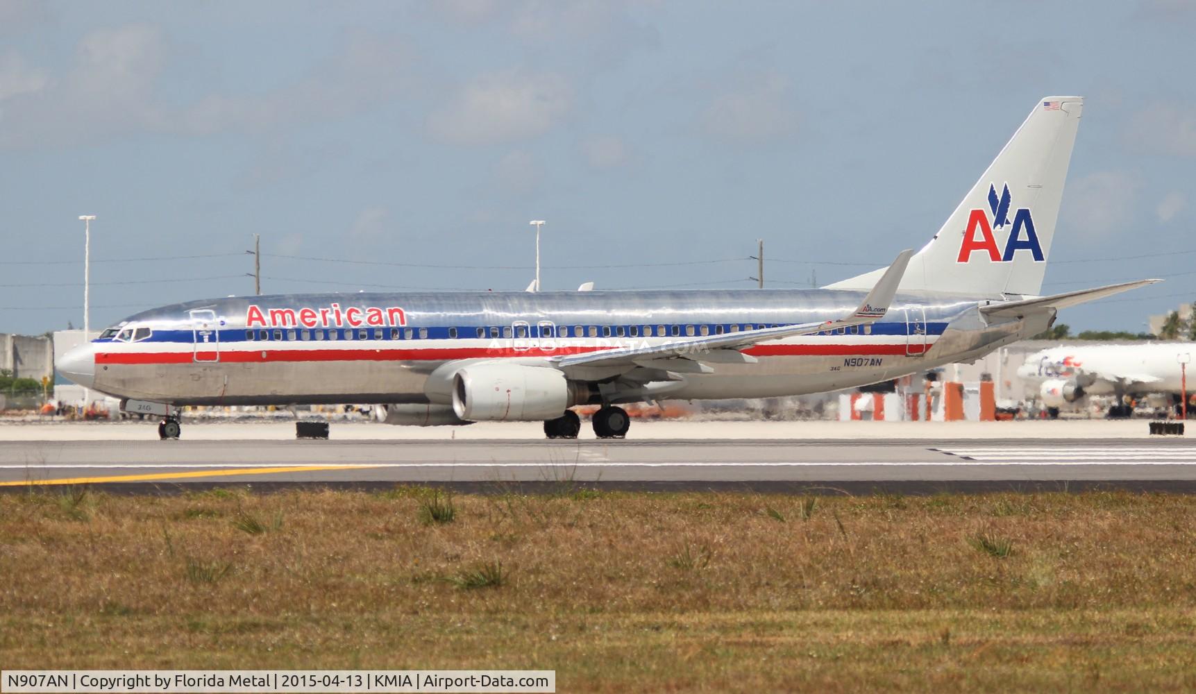 N907AN, 1999 Boeing 737-823 C/N 29509, MIA spotting