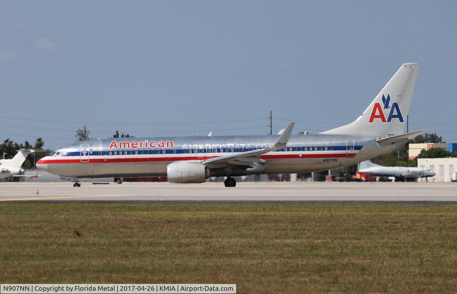 N907NN, 2013 Boeing 737-823 C/N 31158, MIA spotting