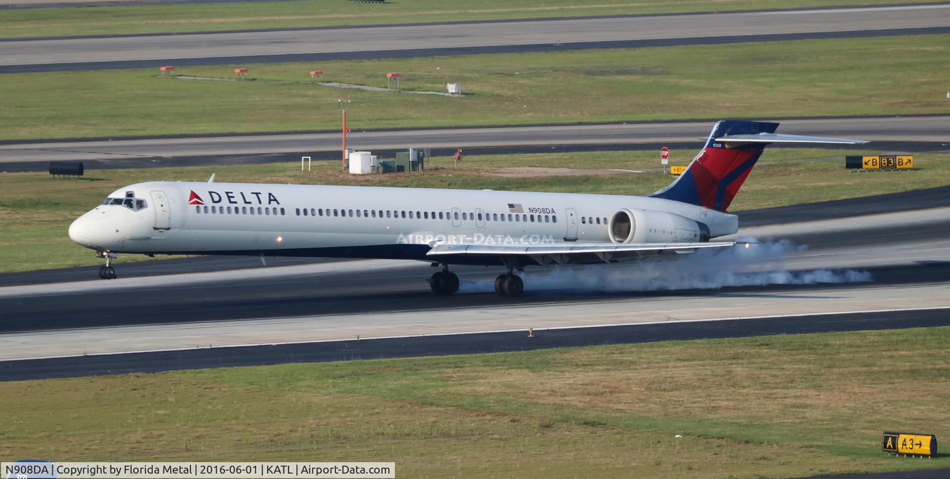 N908DA, 1995 McDonnell Douglas MD-90-30 C/N 53388, ATL spotting