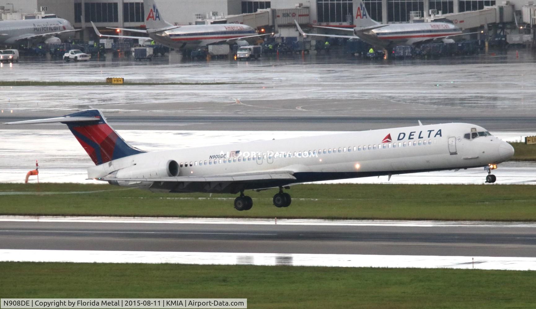 N908DE, 1992 McDonnell Douglas MD-88 C/N 53417, MIA spotting