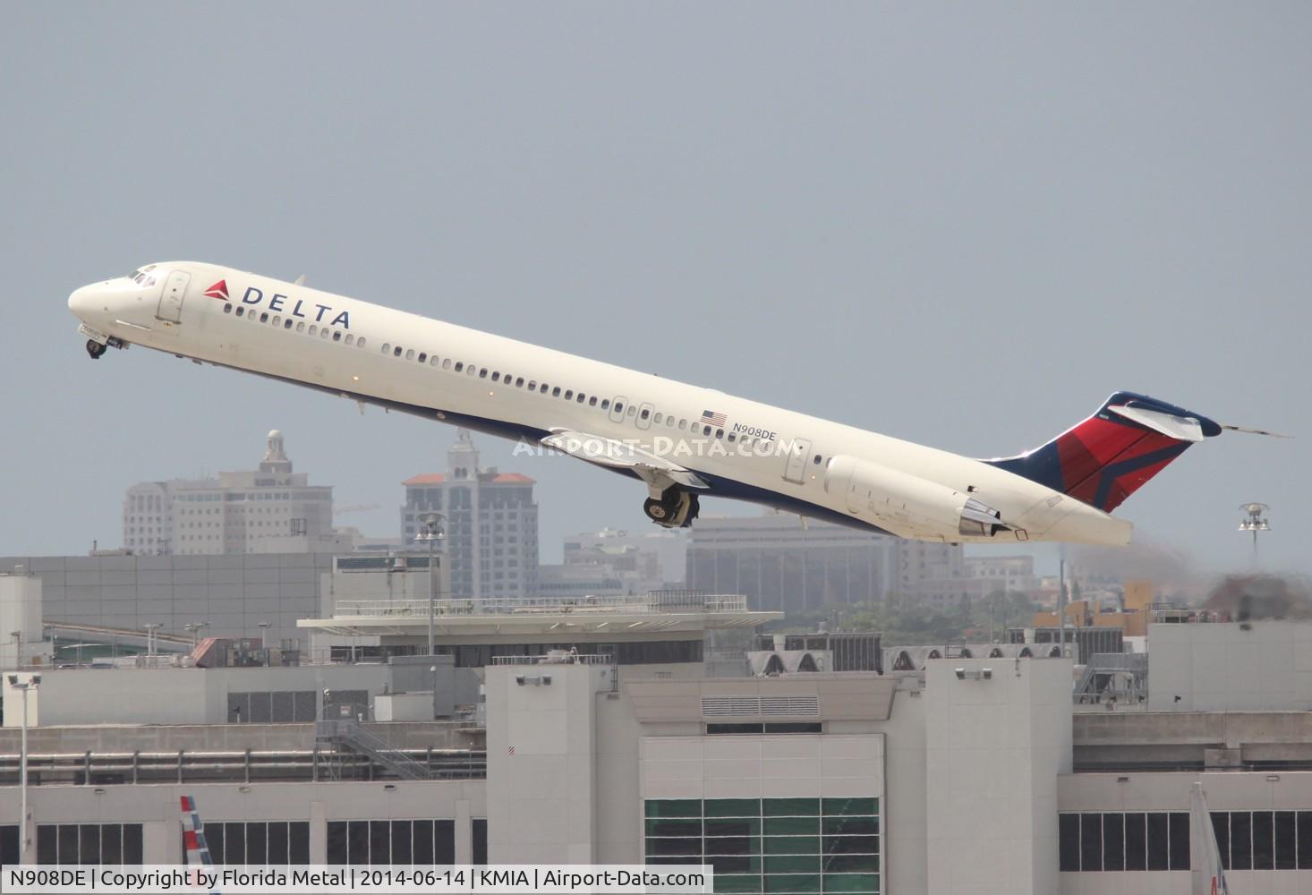N908DE, 1992 McDonnell Douglas MD-88 C/N 53417, MIA spotting