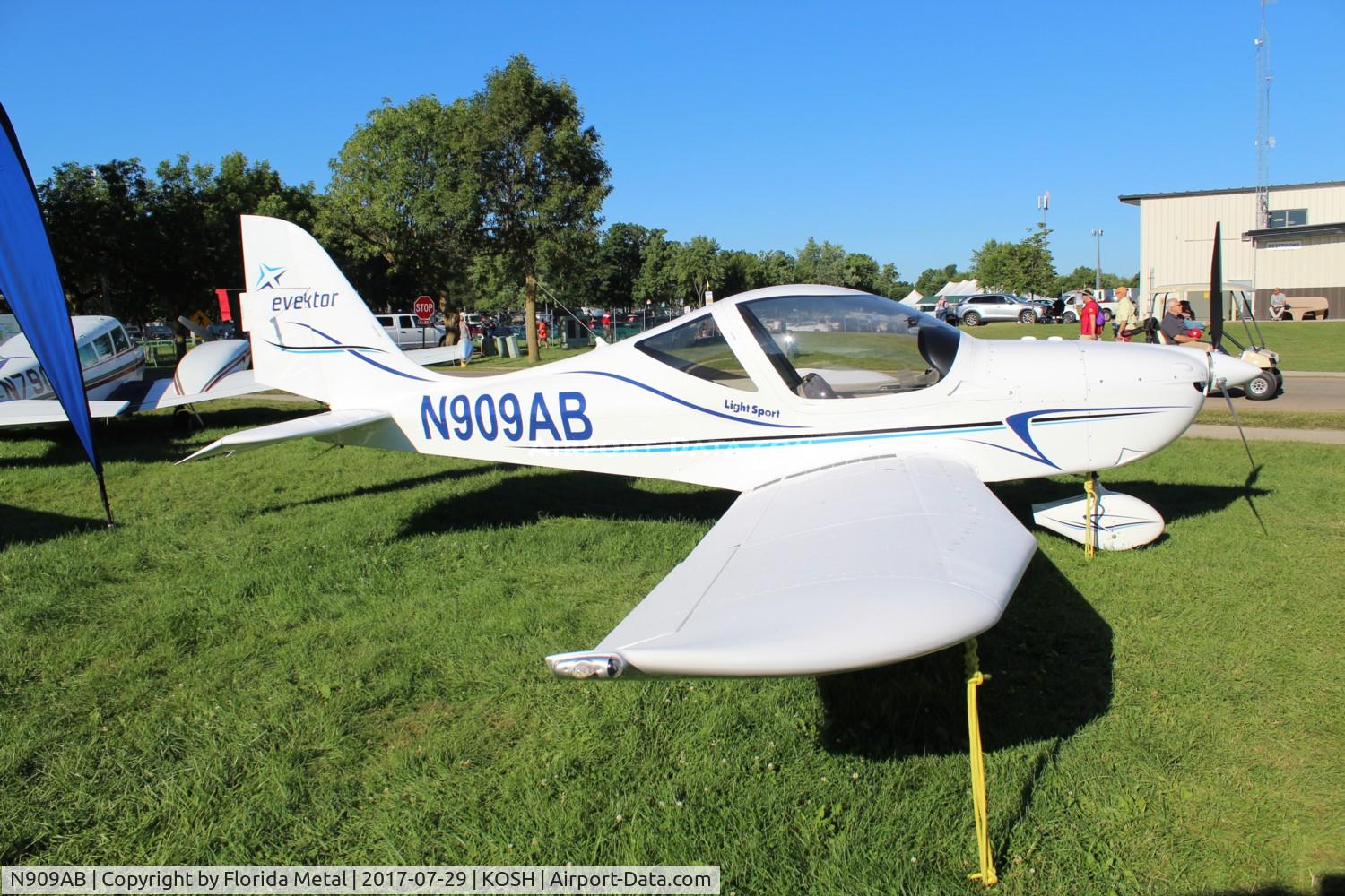N909AB, 2013 Evektor-Aerotechnik Harmony LSA C/N 2013-1614, Air Venture 2017