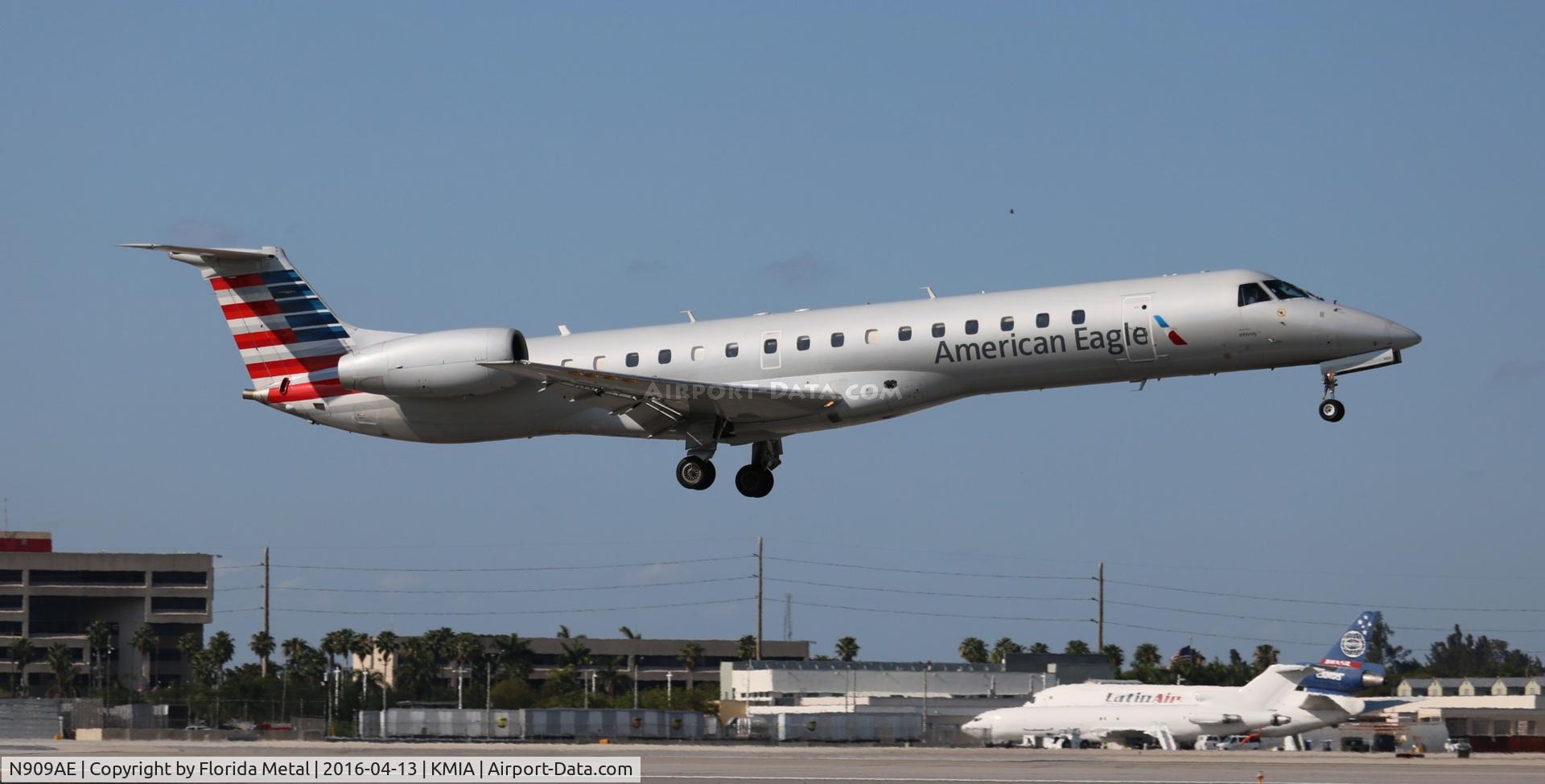 N909AE, 2005 Embraer ERJ-145LR (EMB-145LR) C/N 14500899, MIA spotting