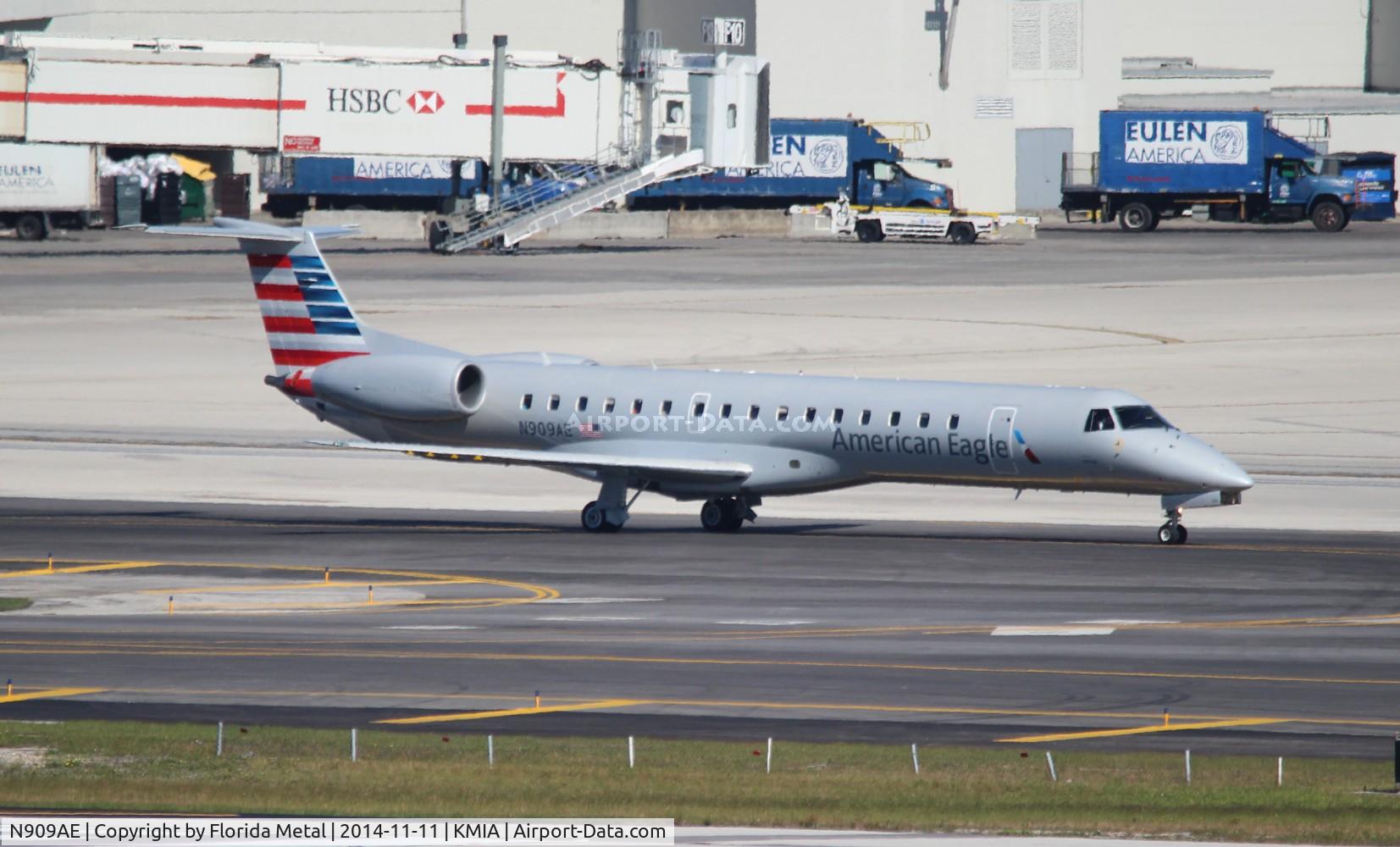 N909AE, 2005 Embraer ERJ-145LR (EMB-145LR) C/N 14500899, MIA spotting