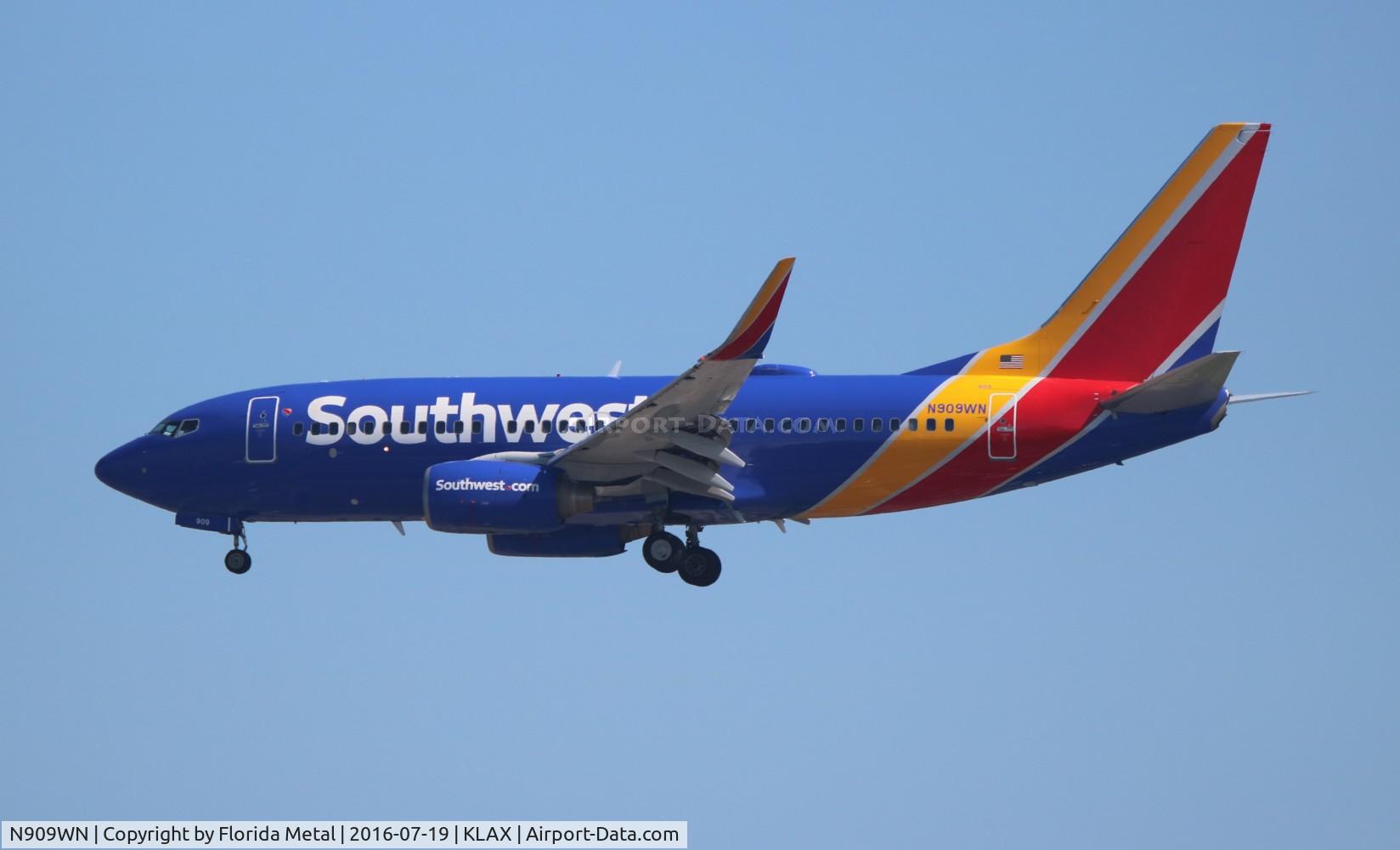 N909WN, 2008 Boeing 737-7H4 C/N 32458, LAX spotting