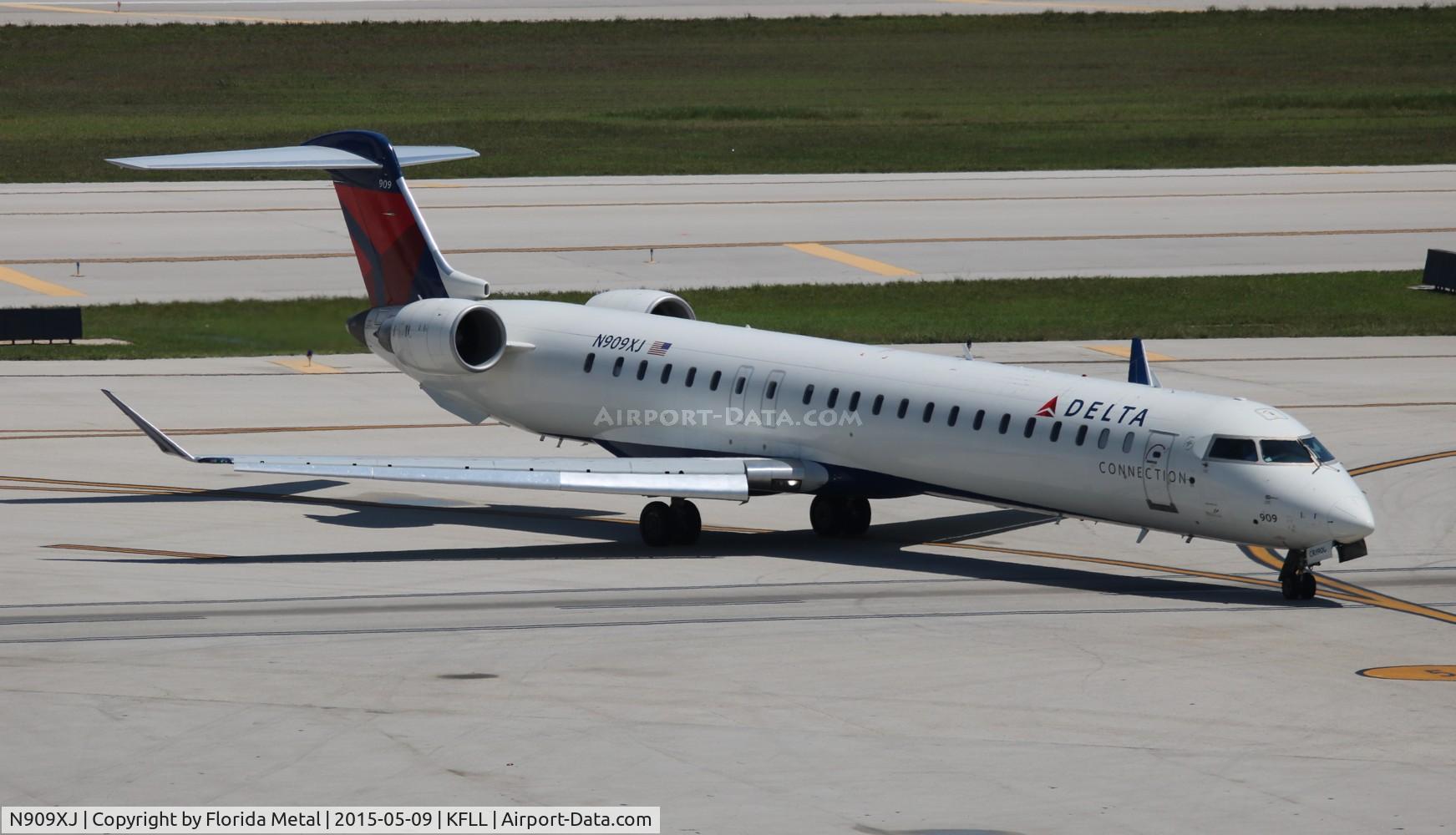 N909XJ, 2007 Bombardier CRJ-900ER (CL-600-2D24) C/N 15141, FLL spotting