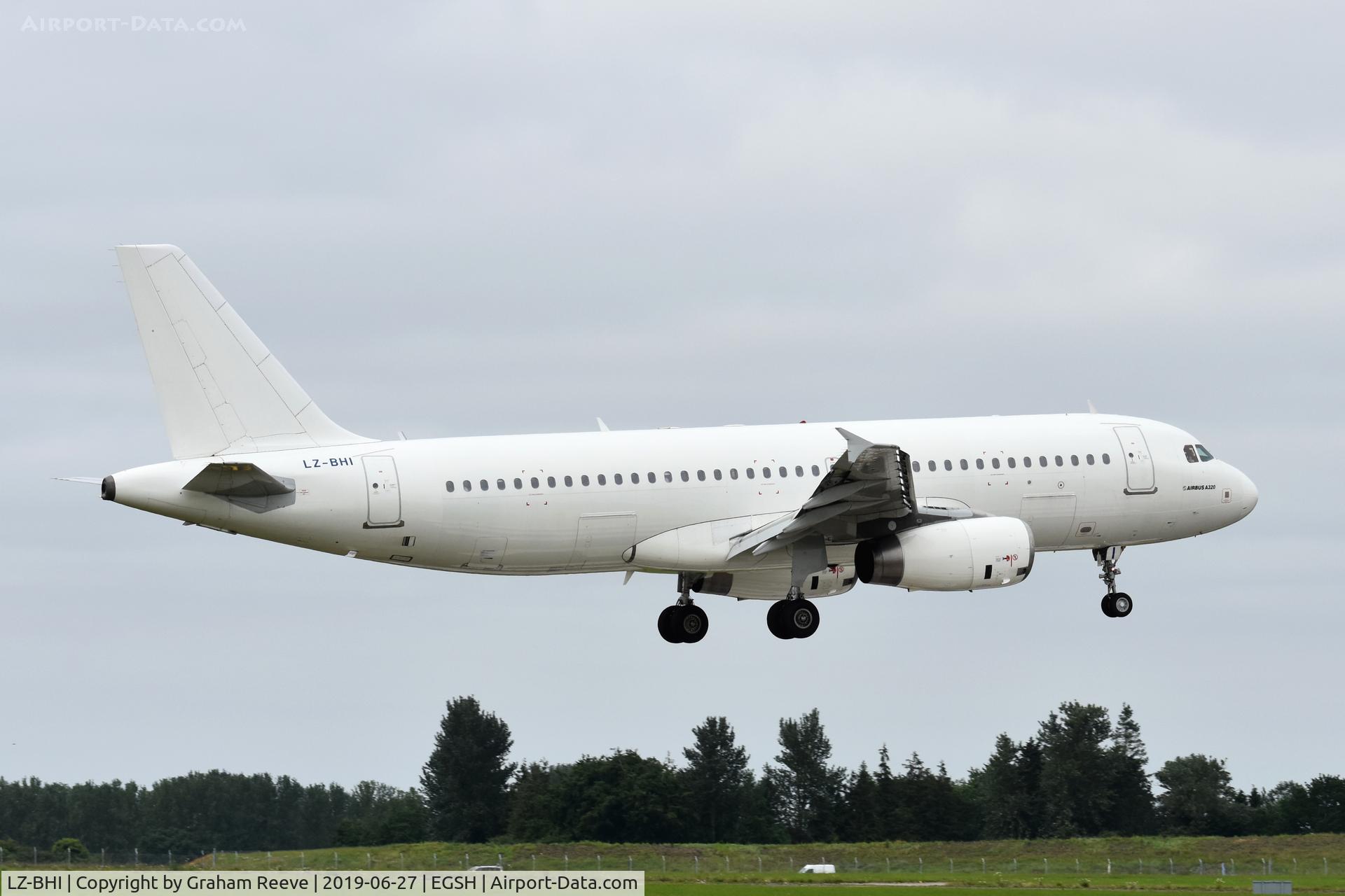 LZ-BHI, 2007 Airbus A320-214 C/N 3125, Landing at Norwich.