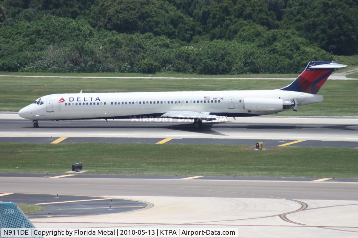 N911DE, 1992 McDonnell Douglas MD-88 C/N 49967, TPA spotting