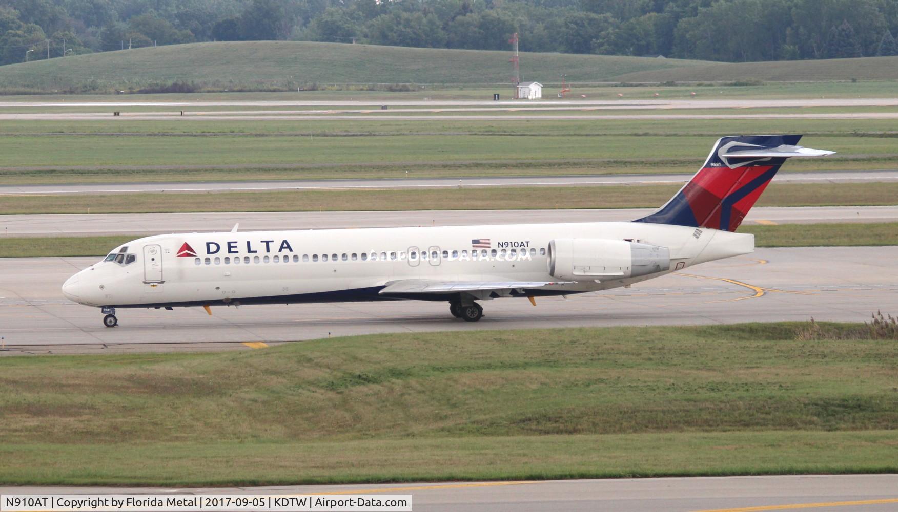 N910AT, 2001 Boeing 717-200 C/N 55086, DTW spotting